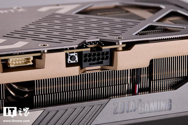 索泰RTX 5090 D v2 24GB SOLID OC显卡图赏：棱角风性能“硬汉”