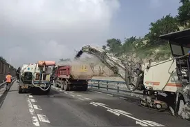 G228丹东线牟平段路面修复养护工程开工图片