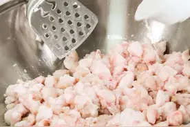 熬猪油的正确做法，这样熬出来的猪油又香又白，放3个月都没事图片