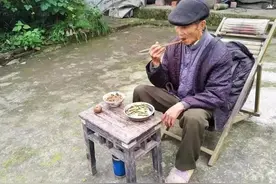 71岁老人苦诉：宁愿一个人凑合度日，再也不去儿女家，太煎熬了图片