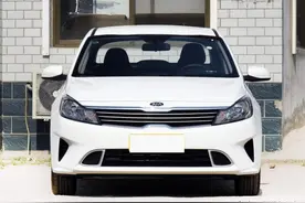 低至6万！体验起亚福瑞迪：外观似K5，1.6L+6AT，油耗5.3L图片