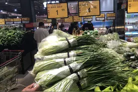 买蒜苔时，懂行的人看到这5种蒜苔，转身就走，菜贩子自己都不吃图片