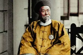 他曾担任两朝帝师，却因与李鸿章的私怨直接导致了甲午海战惨败图片