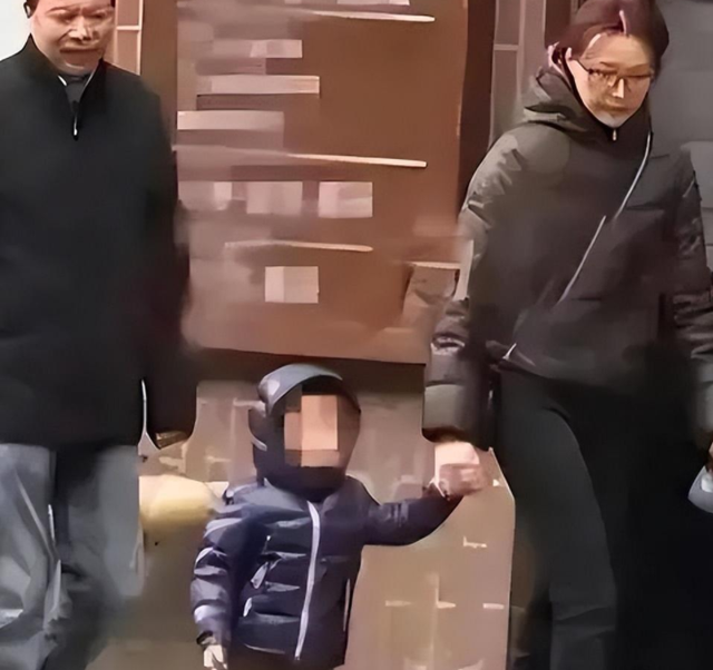 49岁的董卿，从“央视一姐”到“查无此人”，把一手好牌打得稀烂