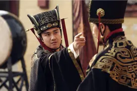 孔融被满门抄斩，乞求曹操放过儿子，九岁儿子说出八个字流传至今图片