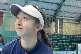 16岁森碟近况曝光，下巴后缩模样大变，打网球露出腹肌身材太好图片