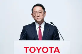 30万的埃尔法，在中国却卖100万，丰田章男：中国经销商私自加价图片