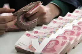 中国资本外流严重，税收扭曲成劳动者负担，如何解决？图片