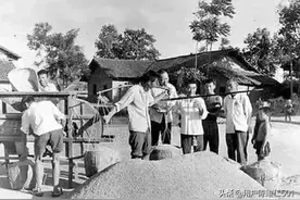 生产队时期不是在吃大锅饭图片