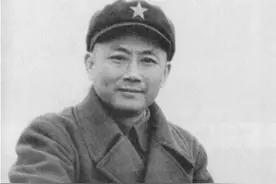 1949年，主席给一军区政委下任务：给你一个团，回乡给你母亲报仇图片