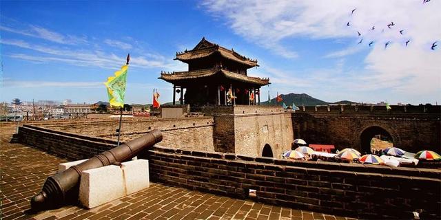 就是一代名将袁崇焕镇守宁远古城,以红夷大炮击溃努尔哈赤百万大军,并