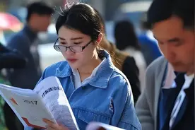 公务员迎“最严禁酒令”，不止下班不得饮酒，过节也不行！图片