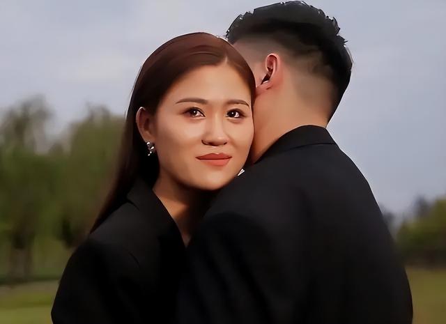 田静父亲晒蔬菜大棚画面,全家靠许敏暴富,儿女言论被嘲不懂感恩