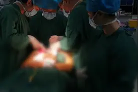 瘫痪肢体也可被唤醒！贵医附院成功开展全省首例健侧颈7神经移位术图片