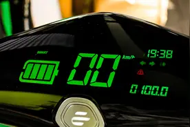 为什么电动车电池老是充不满，一加速就少1格电？正确原因找到了图片