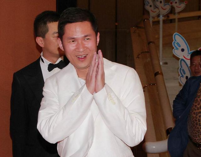 林圣雄蹬鼻子上脸,拿了钱后还不满足,又再跟钱峰雷要钱.