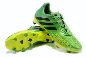 娃的球鞋选哪个好？足球鞋选得不对反倒伤膝盖、伤脚踝图片