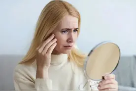 46岁女子长期靠维生素E来淡斑，现在怎么样了？图片