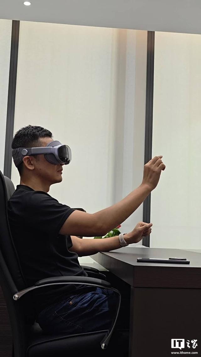 vivo Vision探索版支持沉浸式真人感操控、内置可互动虚拟小V