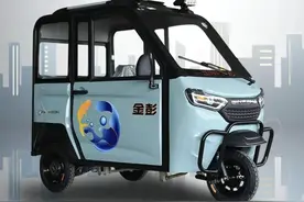 最大续航150公里，能坐4人，金彭推出电动三轮车，能爬坡图片