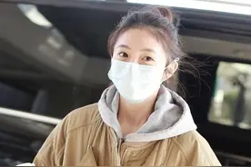 想要美还想穿暖和点，学刘浩存穿棕色的服装，轻松搭配出高级范图片