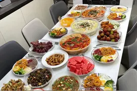 我把实木餐桌换回岩板餐桌后，心里话不吐不快，真的太明智了！图片