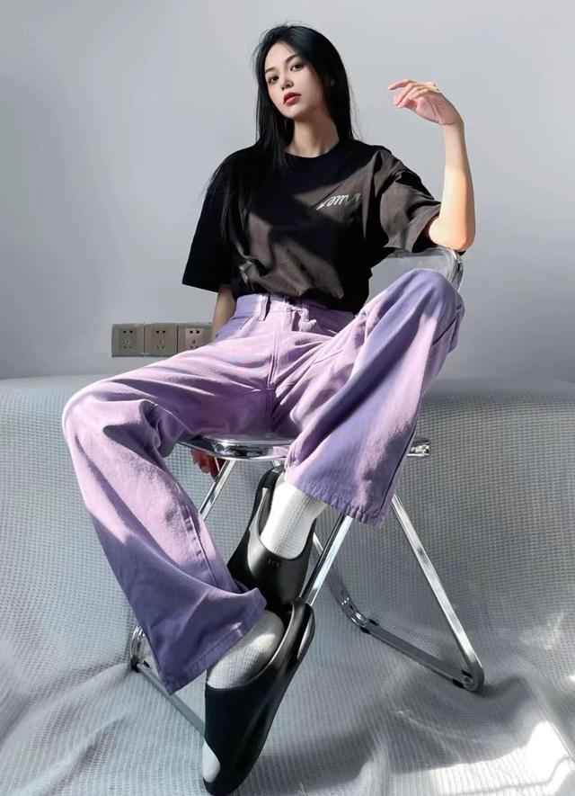 紫色裤子配什么颜色上衣?紫色这样搭配才够高级