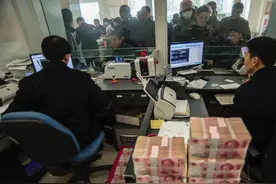 80万存银行，一年利息多少钱？嫌少？银行：教你多拿利息图片