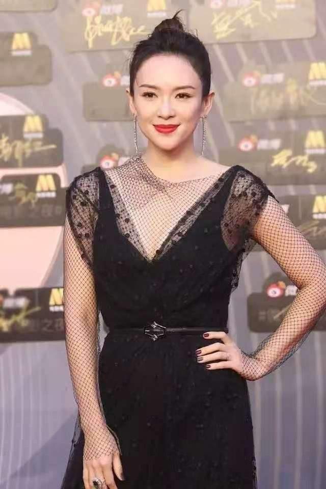 这8个人里,章子怡的咖位是最高的,因为她获得的奖项最多——金马奖
