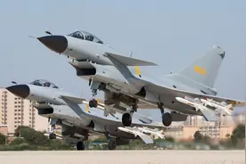 重大意义!中国歼-10全面换装“中国心”，国产战鹰摆脱俄制发动机图片