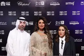 印度国宝级巨星去沙特走红毯太美了！穿钻石纱丽，壮实身材也惊艳图片