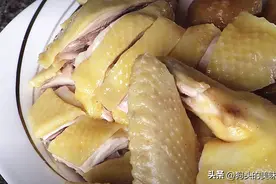 跟60年的大厨学的隔水蒸鸡，饭店不外传，鲜嫩多汁，营养又健康图片