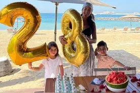 乔治娜隆重庆祝28岁，挺孕肚被C罗拥入怀中，头像闪耀哈利法塔图片