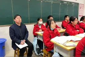 “我的同桌是老师” 西安这所中学的每日校长点课制让老师“卷”起来了图片