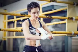 《特战荣耀》女狙击手蒋璐霞：释小龙师妹，深藏不露还很拼命图片
