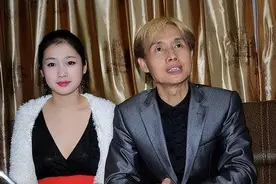 54岁富豪娶19岁娇妻：5年养成闪婚，结局震惊全网！图片