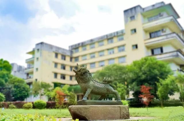 挟万里涛，翻千重浪！@2023届高考生，西南政法大学——候君至、等风来！