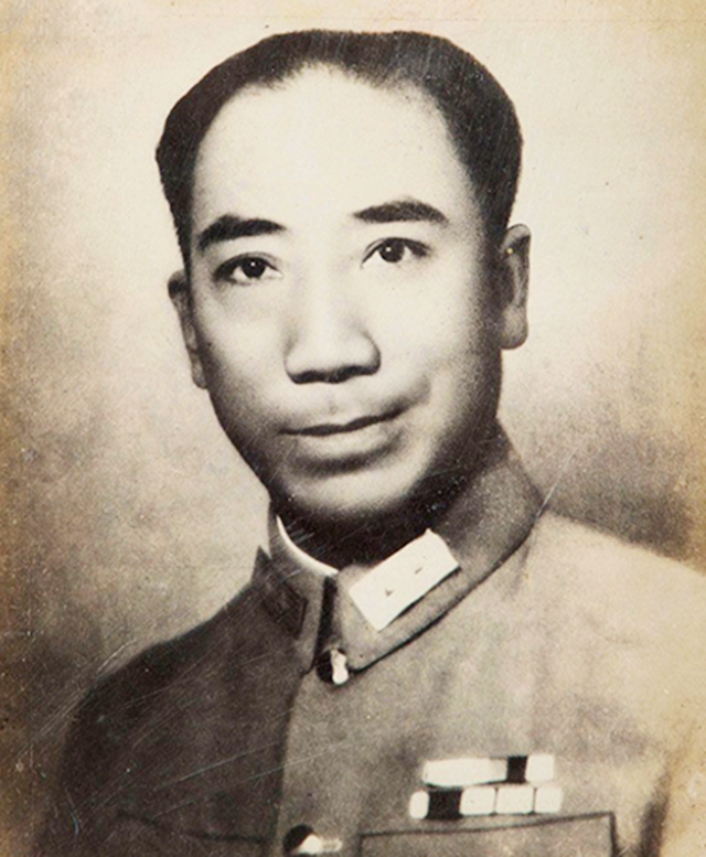 上世纪八十年代,戴以宏与农场一位女工结婚并生下了一个女儿,一家三口