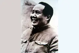 76年农村老汉要摸军博馆文物被制止，嚎啕大哭：这是我背回来的！图片