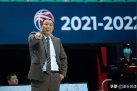 王晗加盟山东男篮年薪曝光，高于杜峰和巩晓彬，是杨鸣年薪5倍图片