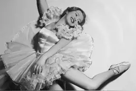 二战时，毒气室里犹太女孩如此面对纳粹的羞辱，不失为民族英雄图片