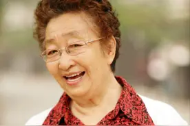 彭玉：看到丈夫遗物哭得不能自己，女儿牵线，晚年再嫁亡夫亲姐夫图片