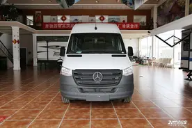 3.0T V6发动机搭配四驱系统！国内终于可以买到进口奔驰斯宾特了图片