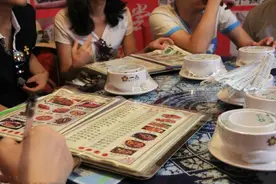 和领导喝酒时，会说话很加分，教你3句客套话，升职加薪就在路上图片