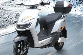 小刀推出“高续航”电动车，三档变速，续航300公里，还支持快充图片