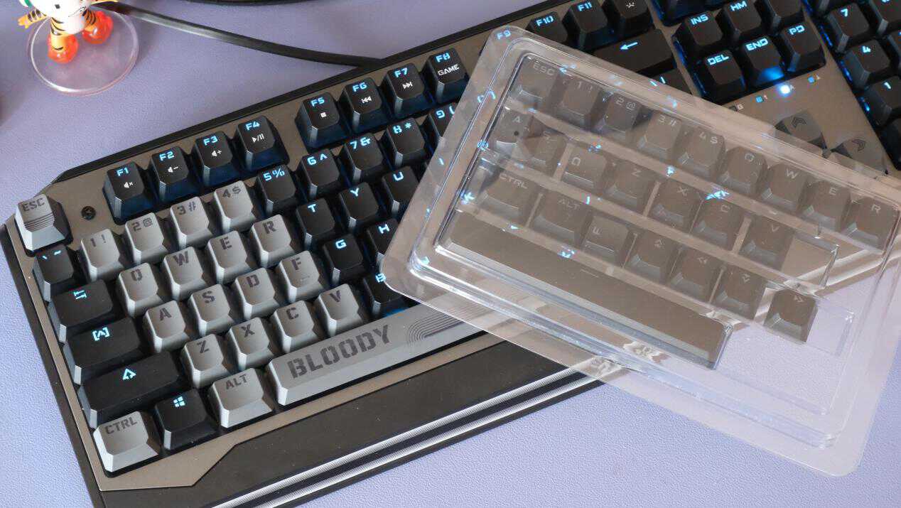 搭载第三代茶光轴，游戏快人一步，双飞燕血手幽灵B980使用体验