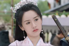 公主抱别硬演，肖战杨紫一抱甜到犯规，有人抱起来成“尴尬现场”图片