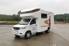 新车 | 19.6万元/2.0升动力，五菱房车来了！荣光新卡加长房车上市图片