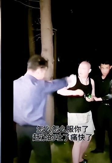让女主播脱衣服，直播惊动警察，4000万网红二驴的下场，大快人心