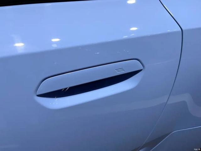 全新宝马M2：燃油绝唱？3.0T的驾驶者之车，买了就能坐等升值？！